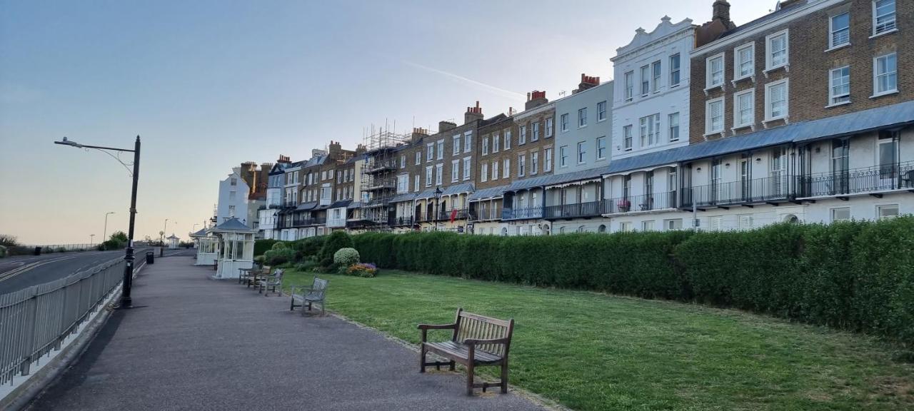 Diamond Harbour - Whole Huge Apartment - Wifi - Beach - Ramsgate Town מראה חיצוני תמונה